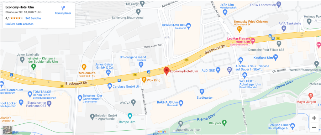 Die Aufnahme aus Google Maps zeigt den Standort des EconoMy-Hotel Ulm sowie die nähere Umgebung. Es ist zu erkennen, dass das Hotel direkt an einer größeren Straße liegt, umgeben von vielen Supermärkten, Gartencentern, Baumärkten, Drogerie und vielem mehr. Ebenso zu erkennen ist der angrenzende Blaupark und der Fluss "Kleine Blau".